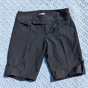 Halo
Black Shorts 7 